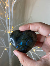 Load image into Gallery viewer, Labradorite Puffy Heart
